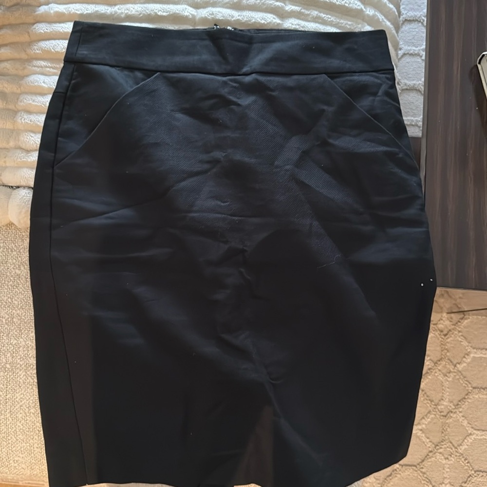 Black skirt with pockets